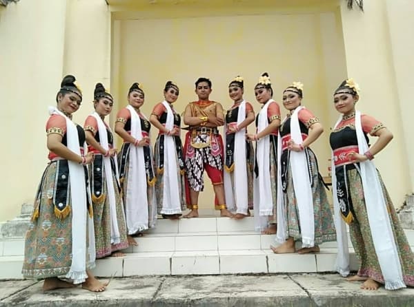 Para penari jalungmas. (Instagram/khori01)