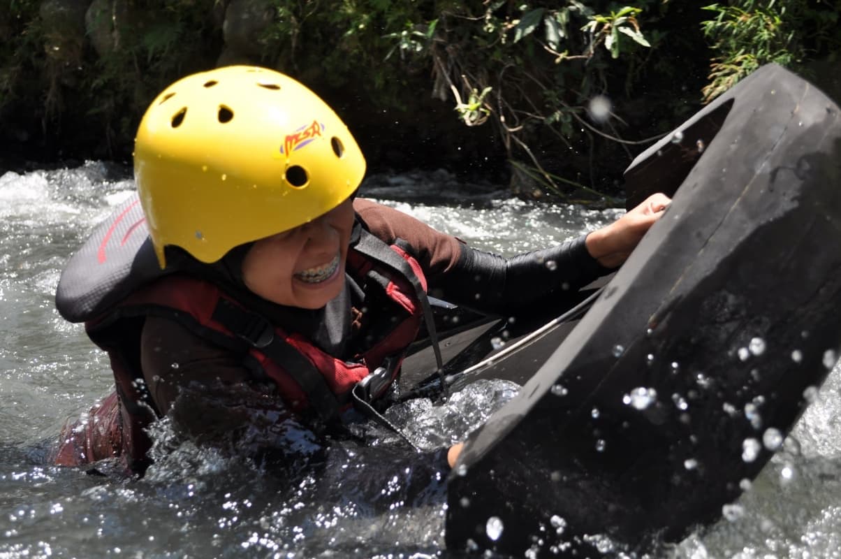 Riverboarding di Kali Pusur, Klaten. (Riverboardingpusur.blogspot)