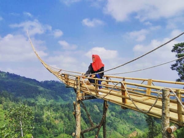 Spot selfie di Rumah Pohon Banyu Anyep Karanganyar. (explorewisata)