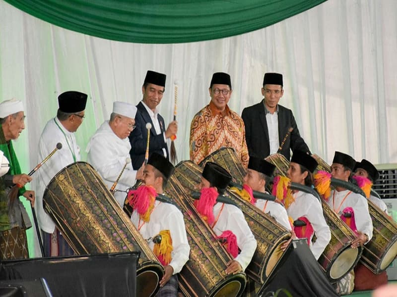 Presiden Joko Widodo resmi membuka kegiatan Munas Alim Ulama dan Konbes Nahdlatul Ulama (NU) 2017 di Masjid Raya Hubbul Wathan, Islamic Center, Mataram, Kamis (23/11). Acara berakhir Sabtu (25/11), ditutup oleh Wakil Presiden Jusuf Kalla. (Kicknews.t