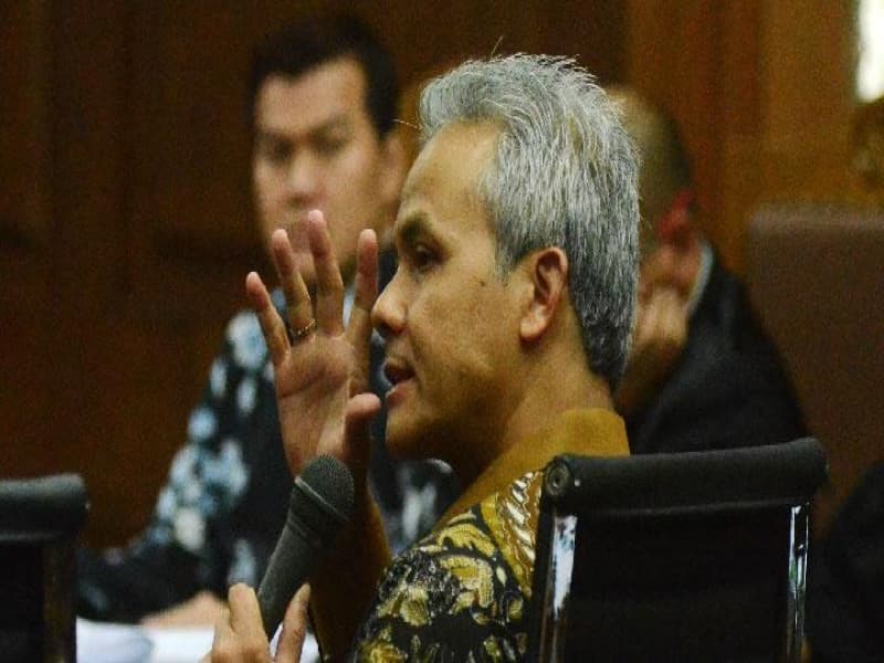 Gubernur Jawa Tengah Ganjar Pranowo memberikan keterangan sebagai saksi dalam sidang lanjutan kasus korupsi KTP-el di Pengadilan Tipikor, Jakarta, 13 Oktober 2017. (Tempo/Imam Sukamto)