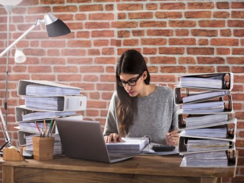 Kelebihan jam kerja menjadi permasalahan serius di sejumlah negara. Tiongkok, Korsel, dan Jepang menjadi sejumlah negara yang paling banyak menelan korban lantaran terlalu “gila kerja”. (Shutterstock/Andrey_Popov)