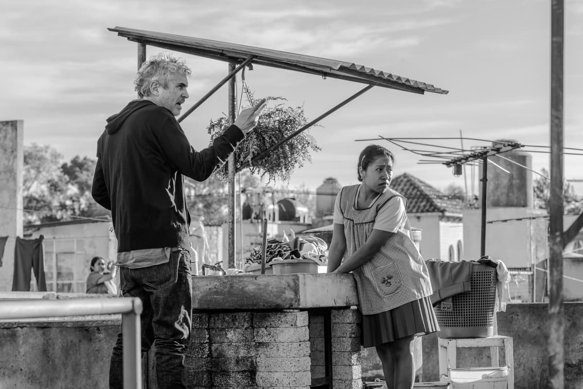 Alfonso Cuarón bekerja di balik layar film "Roma". (Netflix/Carlos Somonte)