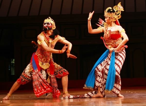 Dewi Srikandi, salah seorang tokoh perempuan paling terkenal dalam pewayangan. (Cupumanikart.blogspot) 