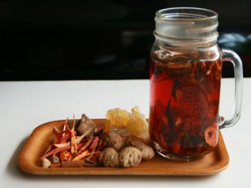 Wedang uwuh. (Harismoyo/Shutterstock)