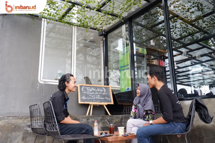 Asyiknya Nongkrong Bareng di Moment Coffee & Space