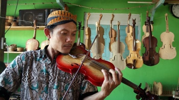 Stardivarious Indonesia, Biola Bambu dari Kudus