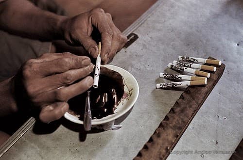 Kopi lelet dan sensasi ngeleletnya. (Cafekopilelet.com)