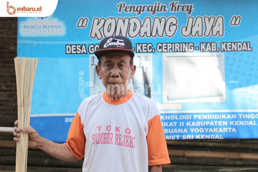 Dari Tangan Renta Yanuri Kerai-Kerai Bambu Itu Tercipta 