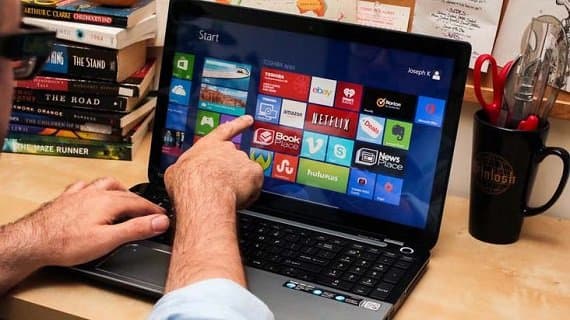 Ilustasi penggunaan laptop. (Arenalaptop.com)