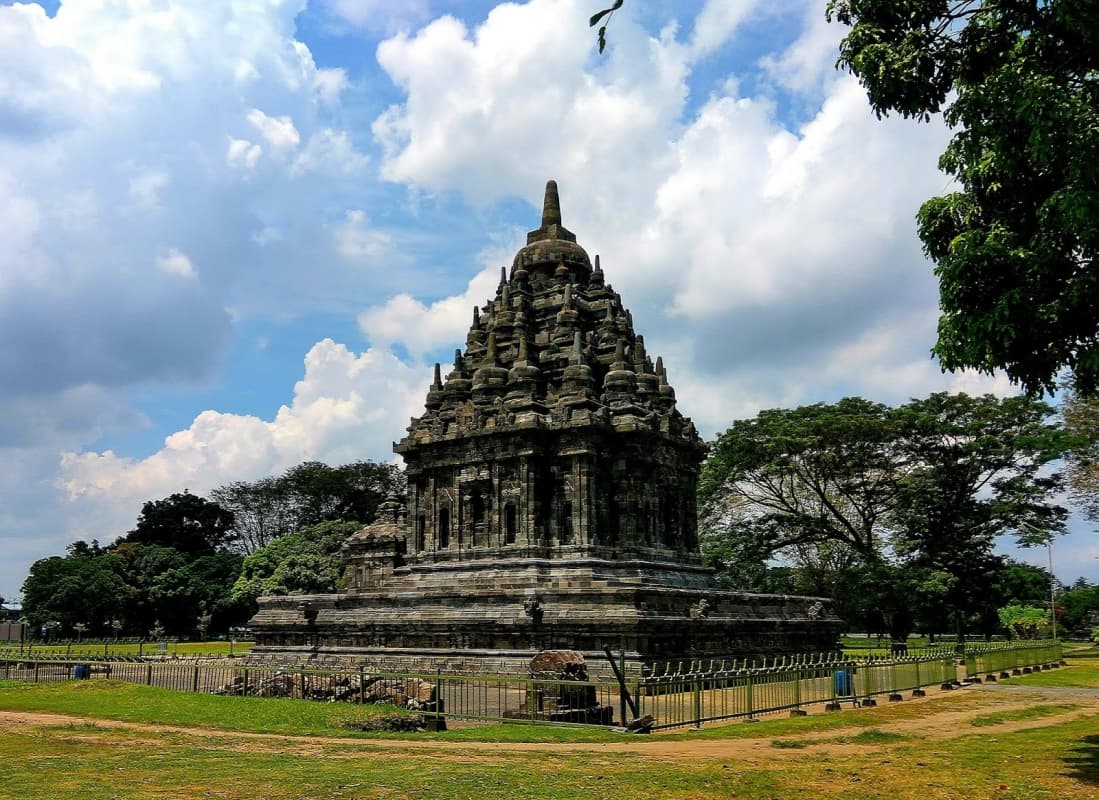 Candi Bubrah setelah dipugar. (Sseratan.blogspot)