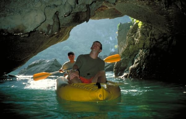 Hindari masuk ke gua saat musim penghujan ya. (Mythsandmountains)