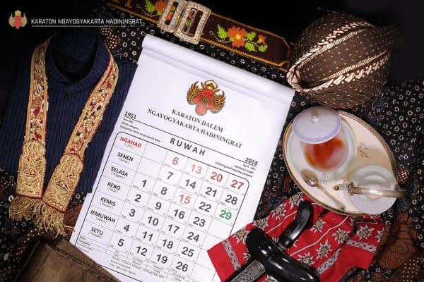 Kalendar Saka disesuaikan dengan kalender Islam, maka lahirlah kalender Sultan Agungan. (Kraton Jogja)