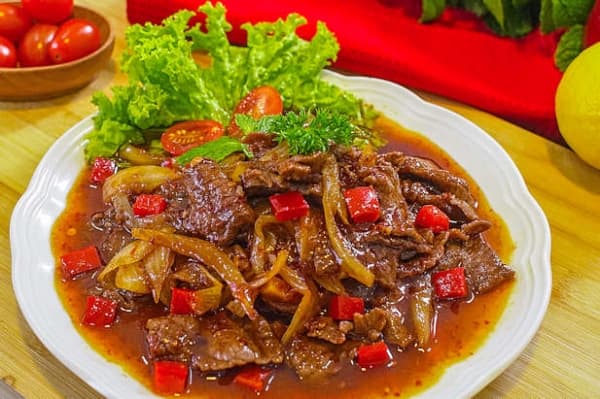 Oseng mercon bisa jadi lauk makan siang yang membangkitkan selera. (Dapur Kobe)