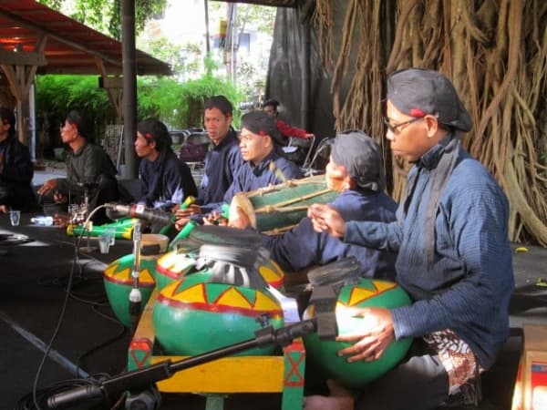 Pek Bung sempat menjadi kesenian yang dilarang pemerintah Orde Baru. (Trimanunggalsari.blogspot)