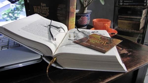 Buku "Rupa dan Karakter Wayang Purwa" memuat 1.172 halaman. (Rupadankarakterwayangpurwa/Blogspot)