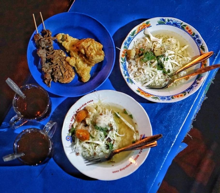 Soto sampah pas dipilih sebagai menu sarapan. (Travelingyuk)