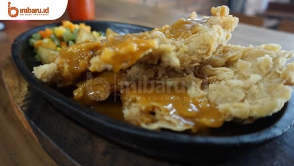 Chicken Couple, steak dengan porsi yang lebih besar dengan harga standar. (Inibaru.id/ Artika Sari)