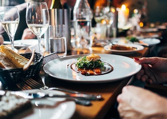 Sempat Jadi Bahan Cemoohan, Beginilah Sejarah Table Manner!