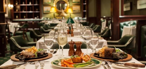 Ada enam hal yang harus kamu pahami dalam table manners. (atlantisbahamas.com)