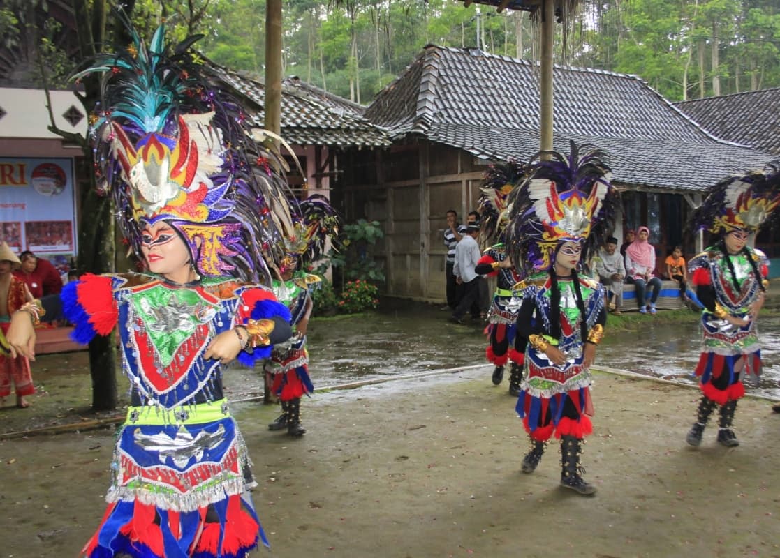 Tari Topeng Ayu. (Ardyanta.com)