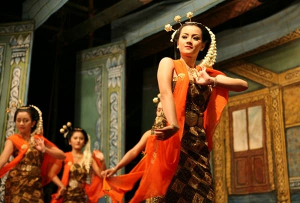 Mengapa Tayub Kerap Dikaitkan dengan Erotisisme?