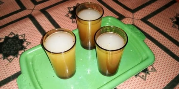 Tuak menjadi minuman yang mampu membangkitkan semangat para ledhek. (IDN Times)