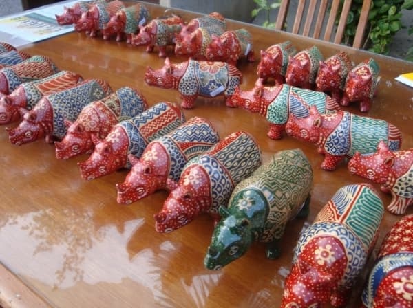 Badak dengan motif batik ini lucu, kan? (Klikhotel)