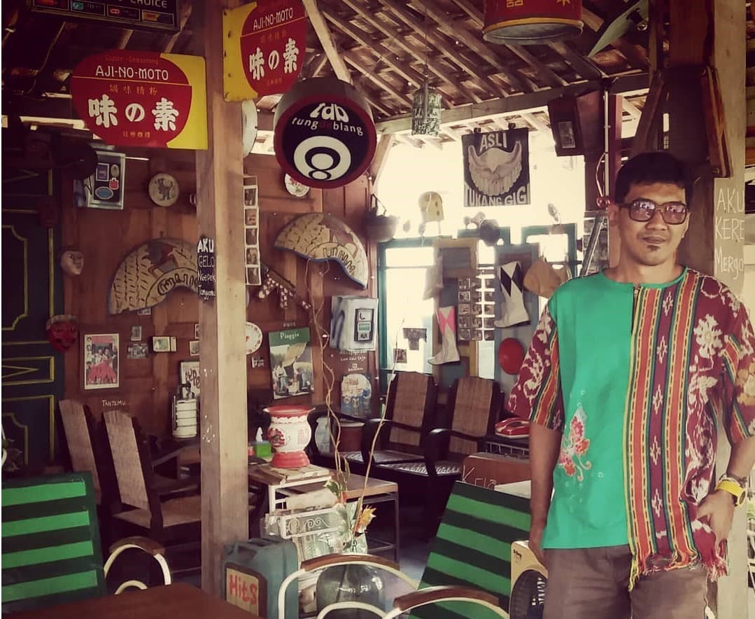 Nggak Sekadar Tempat Makan, Bayu Juga Jadikan Bocor Alus sebagai Galeri Barang Antik