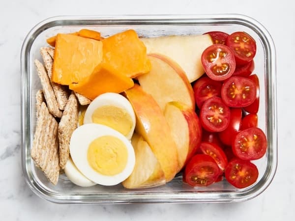 Buah dan telur adalah pilihan tepat untuk diet. (Self)