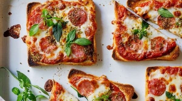 Nggak Kalah Enak, Pizza Roti Tawar Patut Dicoba untuk Sahur!