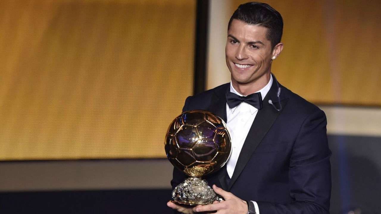 Ronaldo saat memenangkan Ballon d'Or. (Dnaindia.com)