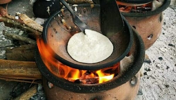 Serabi dipanggang di atas tungku besi. (Jogja Inside)