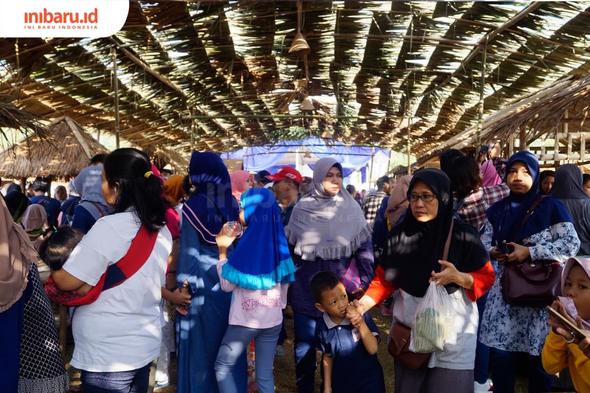 Antusiasme masyarakat di lokasi Festival Jajanan Ndeso Kabupaten Semarang 2019. (Inibaru.id/ Sitha Afril)