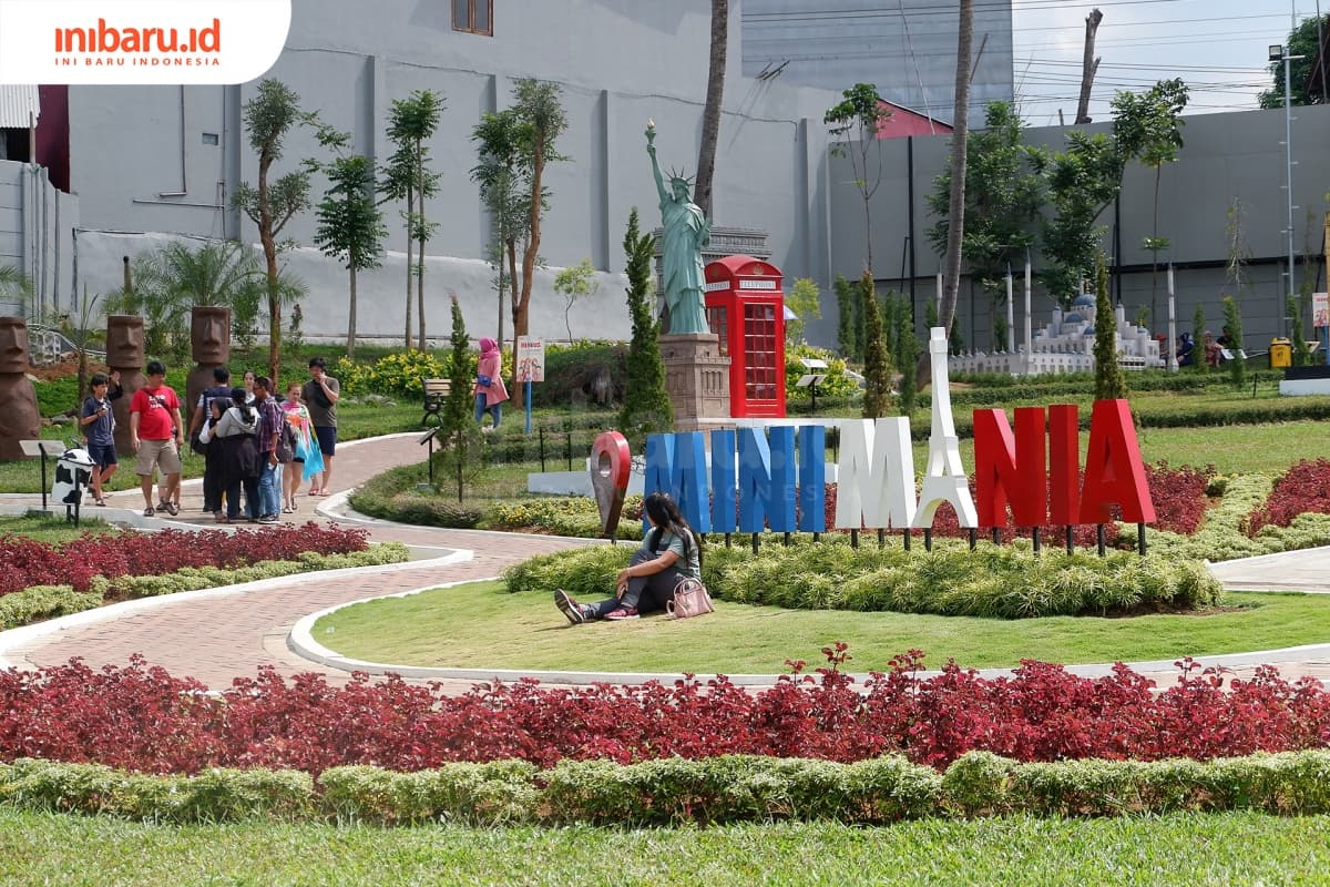 Taman miniatur dunia yang unik di kompleks Cimory on The Valey Semarang. (Inibaru.id/ Sitha Afril)