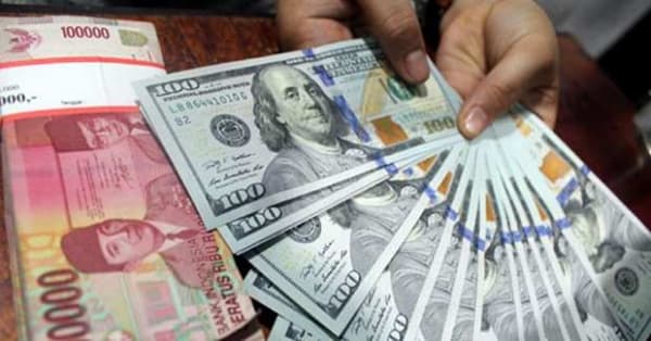 Mata uang Rupiah dan Dollar AS. (idntimes.com)