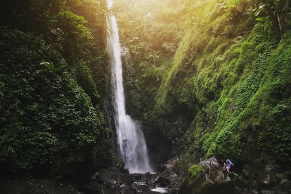 Keasrian Curug Cantel di Bumijawa, Tegal. (Travelingyuk)