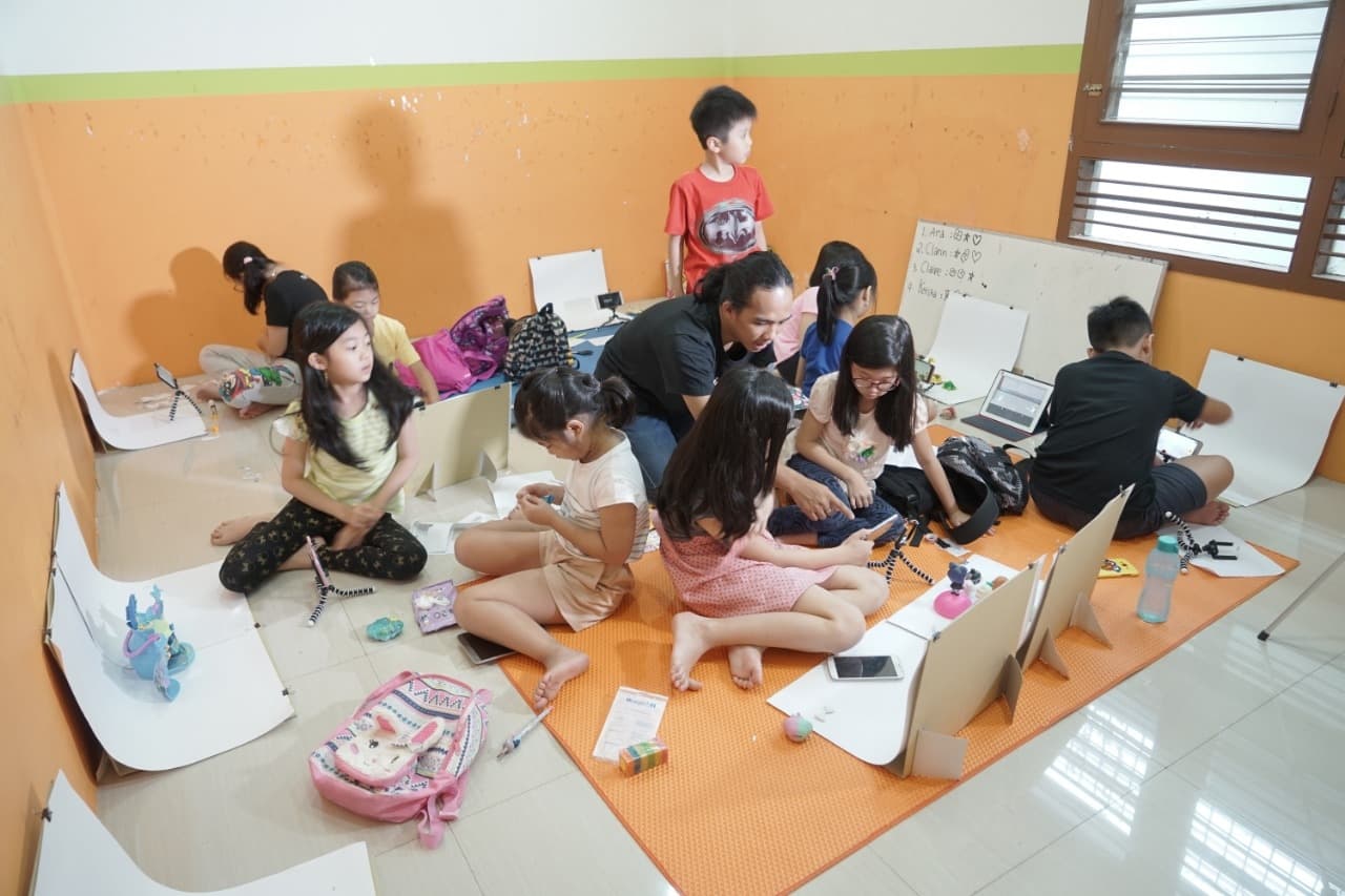 Kegiatan belajar mengajar di Kidsmotion. (Kidsmotion Cinematography)