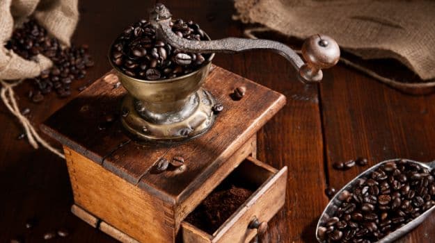 Manual grinder. (Coffee-grinders.com)