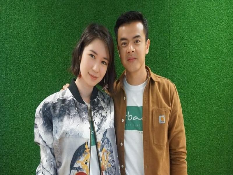  Laura Basuki dan Dion Wiyoko menjadi pemeran utama dalam film biopik Susi Susanti. (womantalk.com)