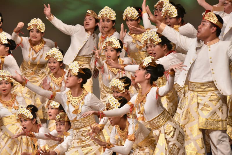 The Resonanz Children Choir (TRCC) membawakan lagu tradisional Bali berjudul "Janger" dalam kompetisi Internasional. (egpchoral.com)
