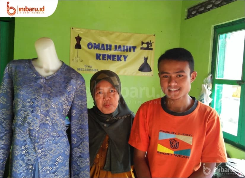 Bagas bersama ibunya. (Inibaru.id/Muhammad Adiatma)