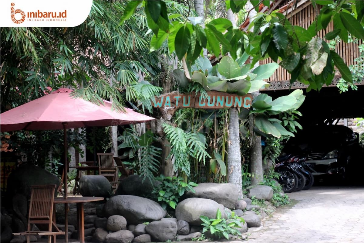 Papan Nama Watu Gunung Ungaran (Inibaru.id/ Laras Puspita)