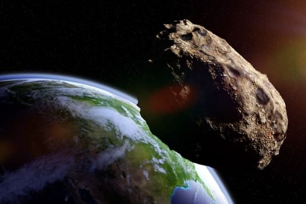 Asteroid melintasi bumi. (PFnl)