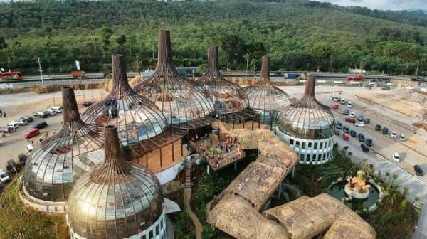 Nggak Sekadar Makan, 4 Restoran di Semarang Ini Jadi Tempat Wisata yang Cocok untuk Piknik Keluarga!