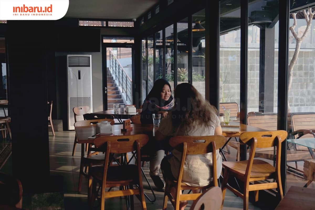 Nongkrong Santuy atau Berburu Sunset di Lakers Cafe Cangkiran, Semuanya Asyik! 