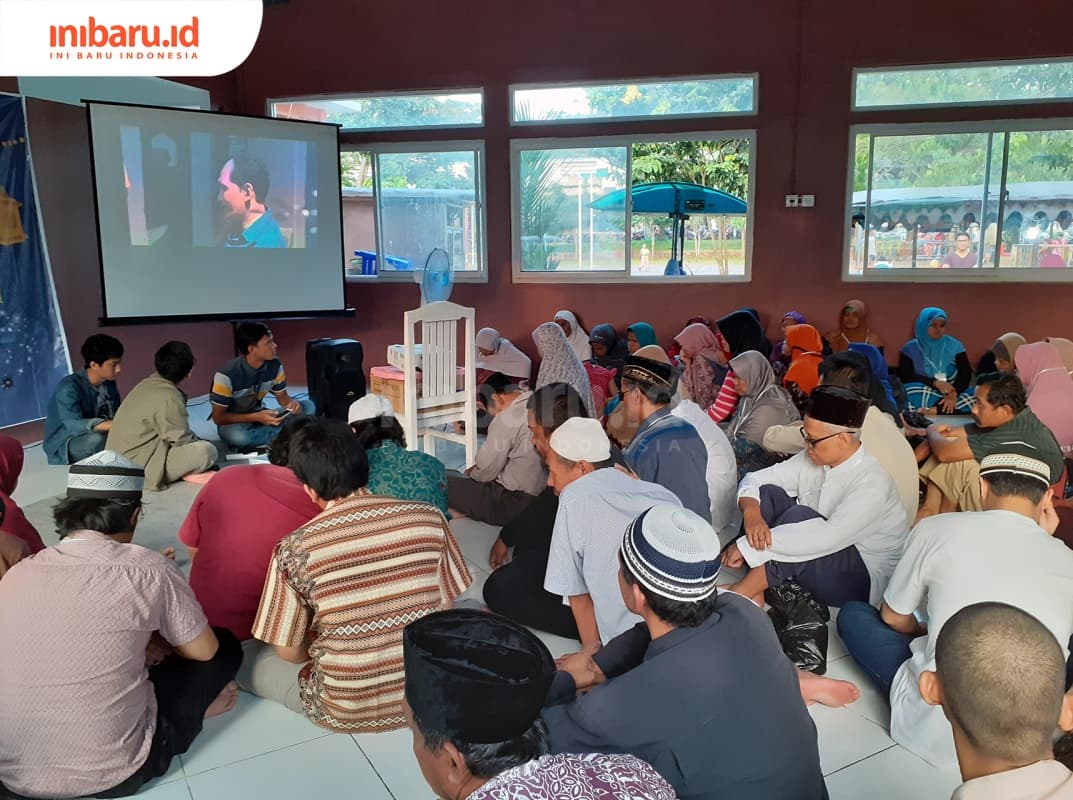 Suasana nonton bareng penyandang tunanetra. (Inibaru.id/ Zulfa Aniisah)