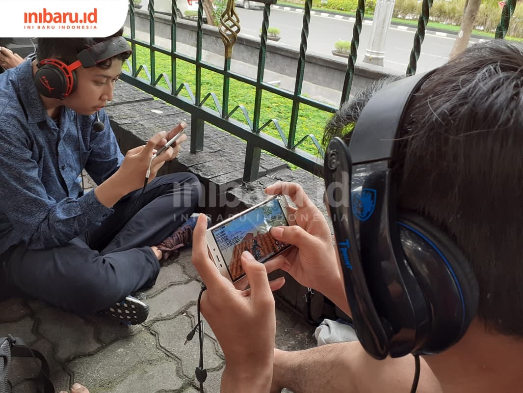 Peserta game fest tengah bertanding dalam pertandingan PUBG. (Inibaru.id/ Zulfa Anisah)