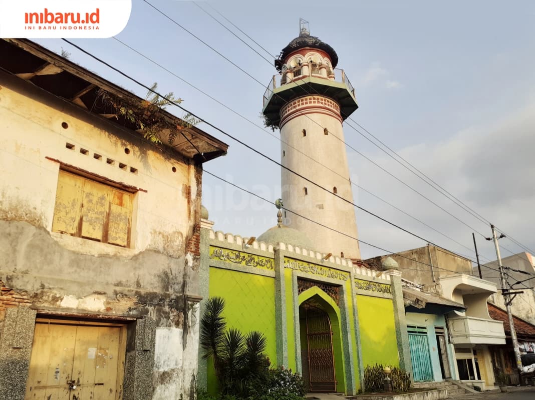 Penampakan luar Masjid Menara Layur Semarang. (Inibaru.id/ Zulfa Anisah)