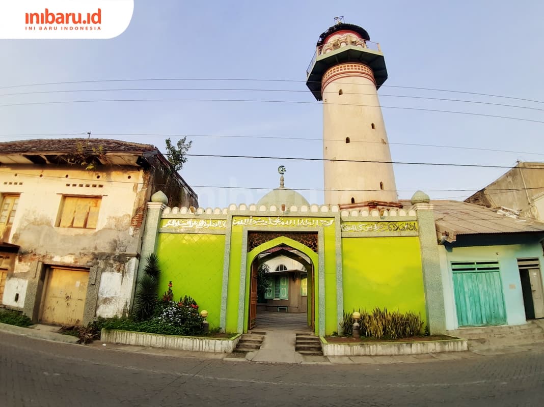 Tampak depan Masjid Menara di Jalan Layur. (Inibaru.id/ Zulfa Anisah)